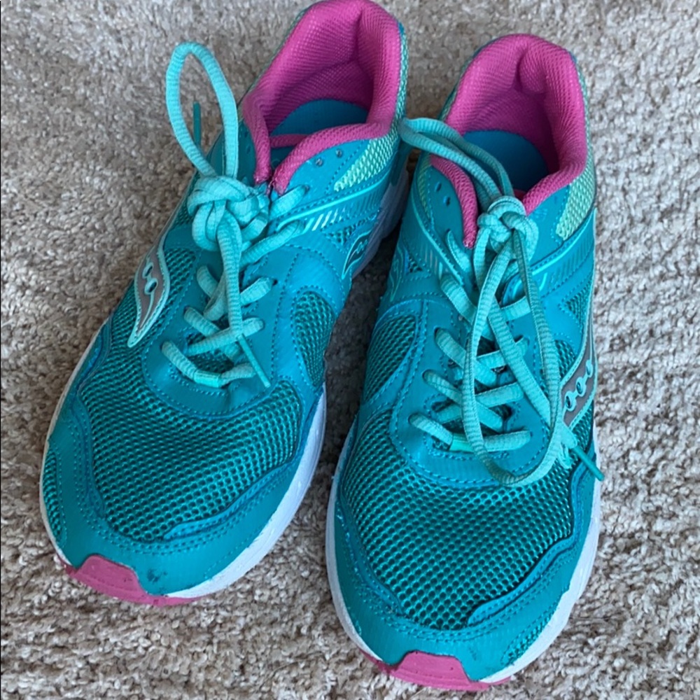 Like new teal / pink saucony running shoes